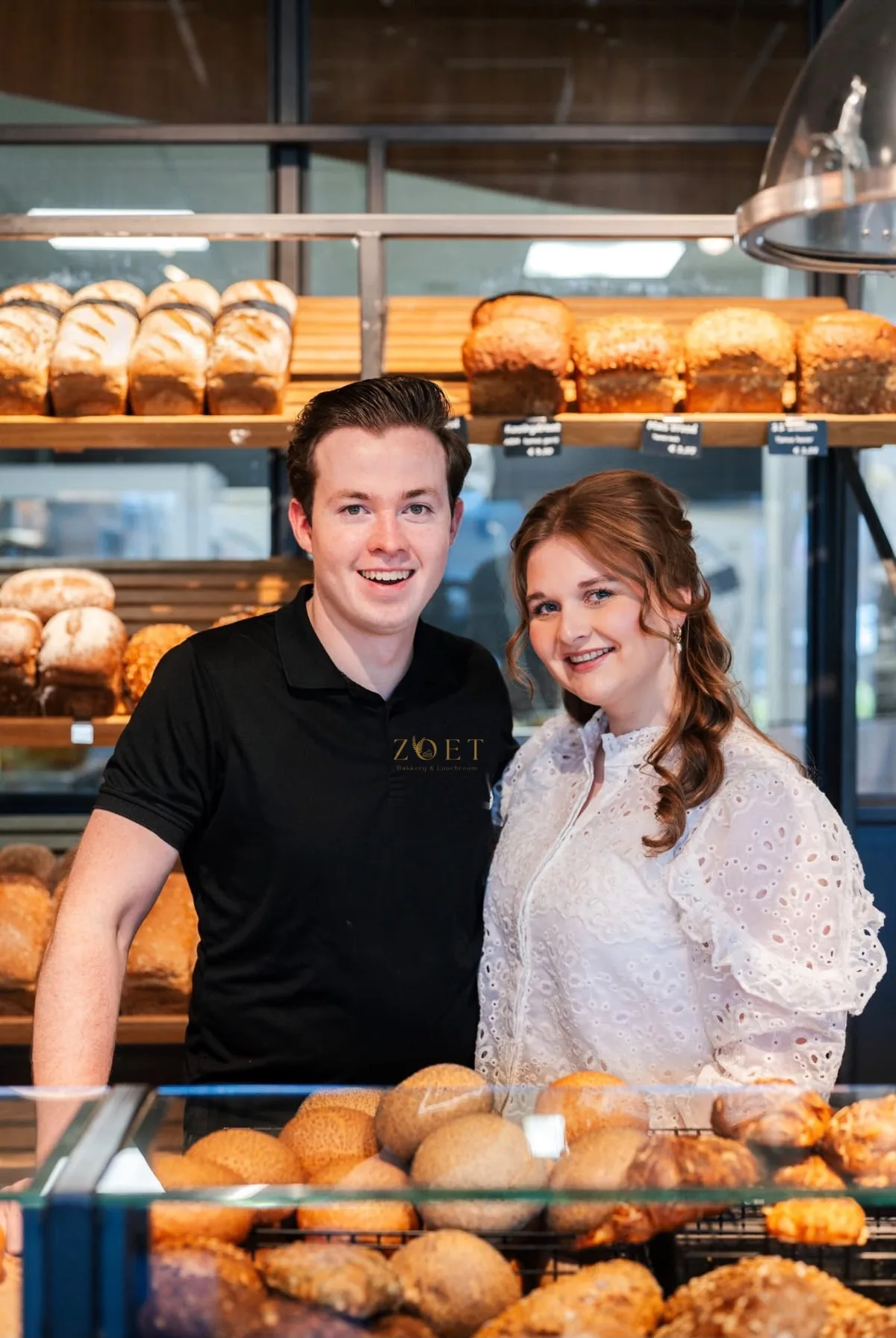 Jan en Daniëlle in de winkel van Bakkerij Zoet